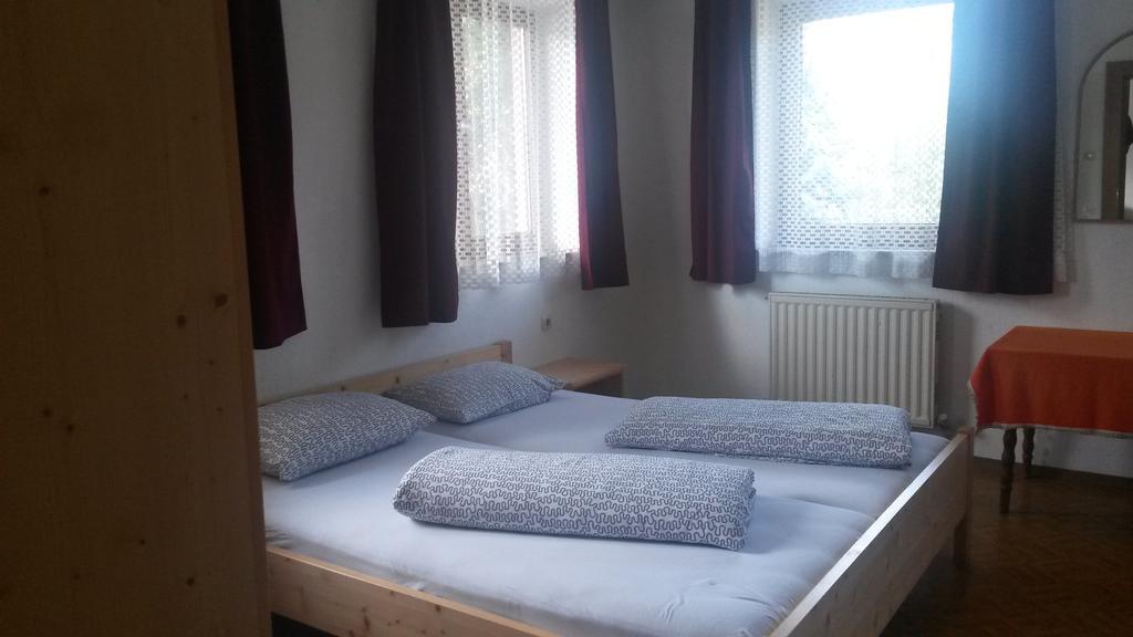 Gassnerwirt Radfeld Room photo